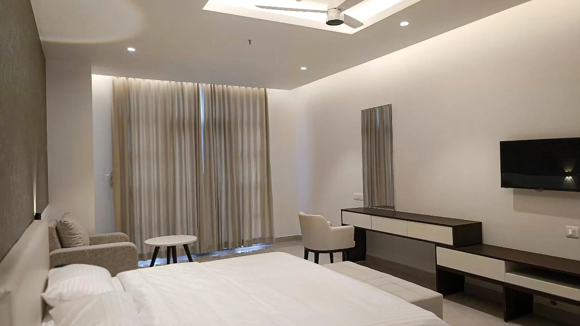 Hotel The Palazzo Chakolas Thrissur